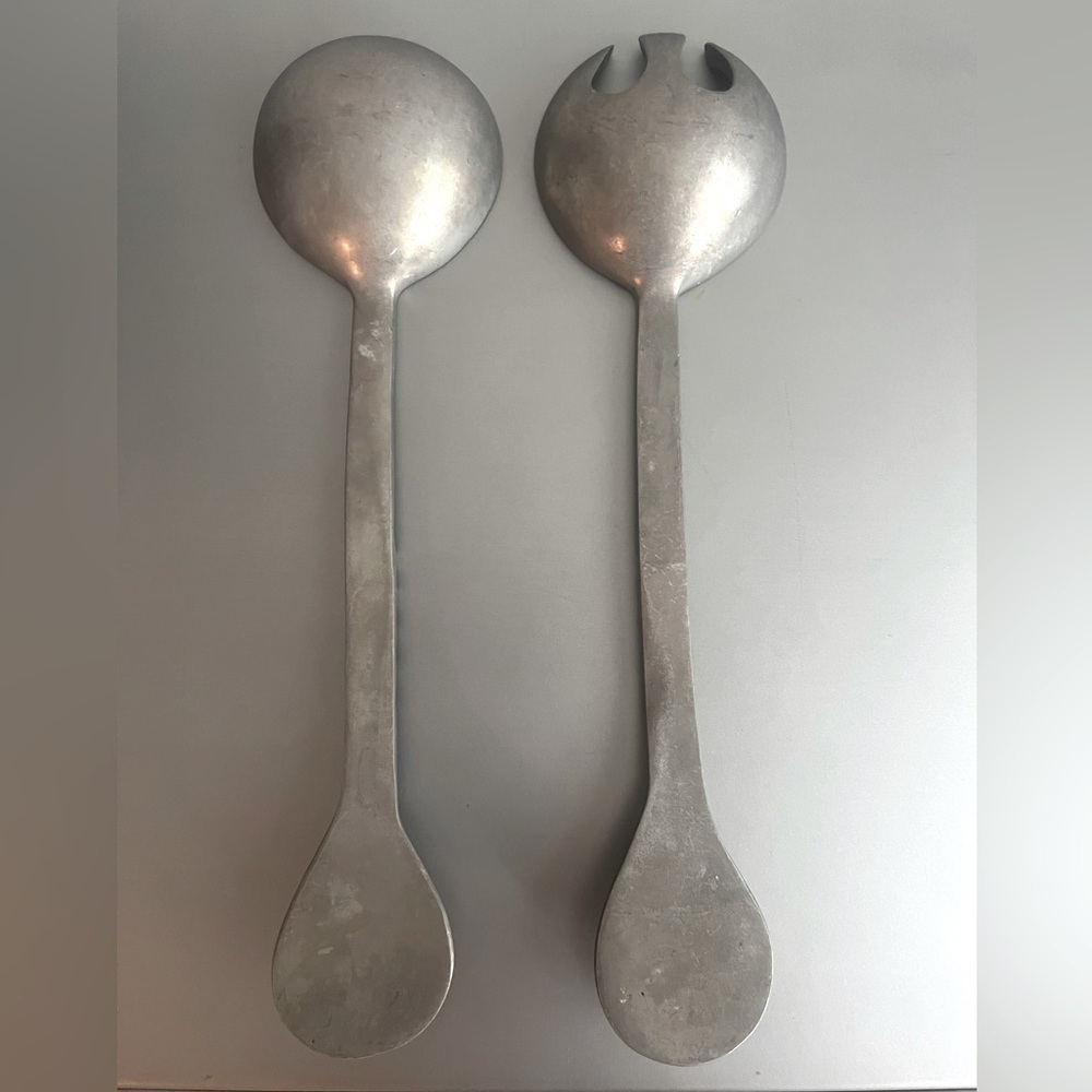 Set of cast aluminum salad servers with tennis racquet theme handles - Picture 2 of 3